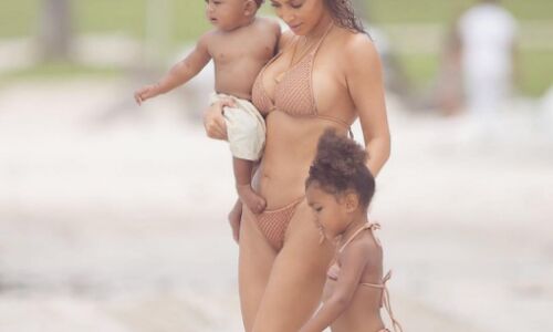 किम कर्दाशियन ने की अपनी तस्वीरें शेयर, देखकर मचा हंगामा