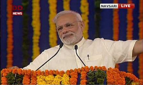 मस्जिद में हो रही थी नमाज़, तभी अचानक भाषण देते हुए पीएम मोदी ने...