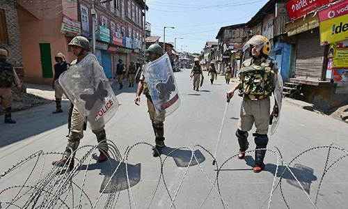 कश्मीर से गिरफ्तार लड़की आतंकी नहीं, इस वजह से हुई थी गिरफ्तारी