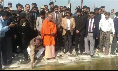 राहुल को जूतों पर शिक्षा देने वाले जरा इन तस्वीरों पर भी गौर करो, माँ गंगा है हमारी राहुल को जूतों पर शिक्षा देने वाले जरा इन तस्वीरों पर भी गौर करो, माँ गंगा है हमारी