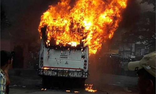 बिहार में चलती बस में लगी आग, 20 लोंगों की जलकर मौत