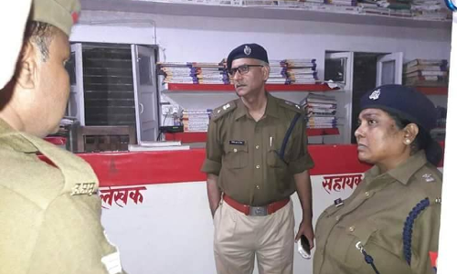 हरदोई:आतंकवादियों के असलाहों से लैश होकर जिले में आने की सूचना ने मचाया पुलिस विभाग में हड़कंप हरदोई:आतंकवादियों के असलाहों से लैश होकर जिले में आने की सूचना ने मचाया पुलिस विभाग में हड़कंप