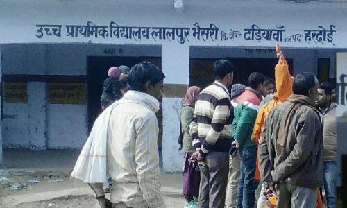 शिक्षिका के पति की स्कूल में दबंगई: अनुदेशिका को सरेआम पीटा