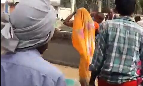 30 वर्षीय विवाहित महिला ने पंखे मे झूल कर दे दी अपनी जान 30 वर्षीय विवाहित महिला ने पंखे मे झूल कर दे दी अपनी जान