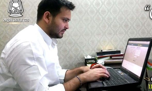 तेजस्वी यादव के इस अंग्रेजी ट्वीट के कारण उड़ रहा मजाक, यूजर्स ने किए मजेदार कमेंट्स