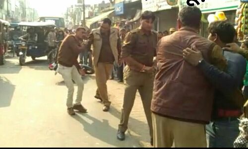 हरदोई पुलिस की गुंडई सरेआम सडक पर! हरदोई पुलिस की गुंडई सरेआम सडक पर!