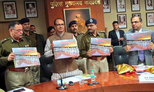 धार पुलिस ने सीएम हेल्पलाईन का बनाया तमाशा, न्याय दिलवाने की 181 योजना के साथ धार पुलिस ने सीएम हेल्पलाईन का बनाया तमाशा, न्याय दिलवाने की 181 योजना के साथ