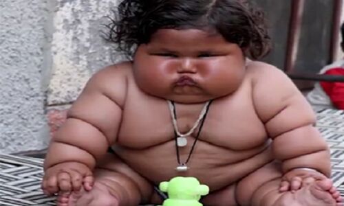 8 महीने की बच्ची का वजन जानकर हो जायेगे हैरान, खाती है चार गुना ज्यादा खाना