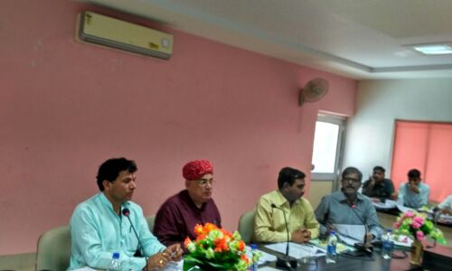 बाड़मेर सांसद ने ली अधिकारीयो की बैठक,लापरवाह अधिकारियो को लगाई फटकार ! बाड़मेर सांसद ने ली अधिकारीयो की बैठक,लापरवाह अधिकारियो को लगाई फटकार !