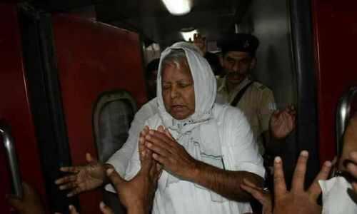 बीमार लालू को देखने के लिए समर्थकों का उमड़ा सैलाब!