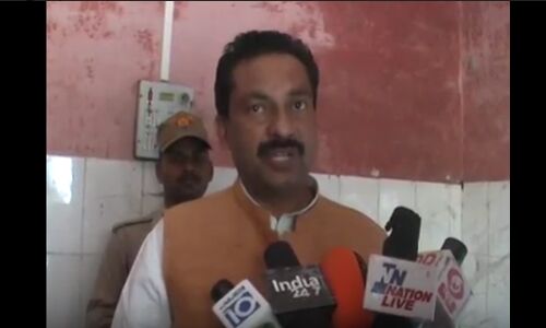 बीजेपी विधायक ने प्राइमरी स्कूल में जाकर लिया पढाई का हाल चाल