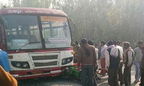 हरदोई: रोडवेज बस की टक्कर से ई-रिक्शा में सवार 3 लोगों की मौत हरदोई: रोडवेज बस की टक्कर से ई-रिक्शा में सवार 3 लोगों की मौत