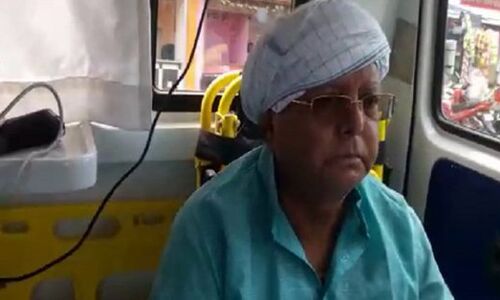 क्या इस तरह के लापरवाह चिकित्सकों से लालूप्रसाद का इलाज कराना उचित है! क्या इस तरह के लापरवाह चिकित्सकों से लालूप्रसाद का इलाज कराना उचित है!