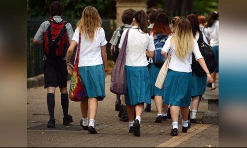 9 साल की बच्ची देख रही थी आपत्तिजनक वीडियो, टीचर के उड़े होश , और फिर जो हुआ सो!