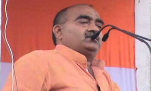 कांग्रेस नेता के विवादित बोल- राहुल भैय्या के नेतृत्व में किसान शिवराज सरकार के ऊपर चलाएगा गोली देखें Video कांग्रेस नेता के विवादित बोल- राहुल भैय्या के नेतृत्व में किसान शिवराज सरकार के ऊपर चलाएगा गोली देखें Video