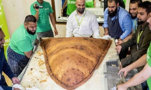 लंदन में बना दुनिया का सबसे बड़ा समोसा, गिनीज बुक में हुआ दर्ज