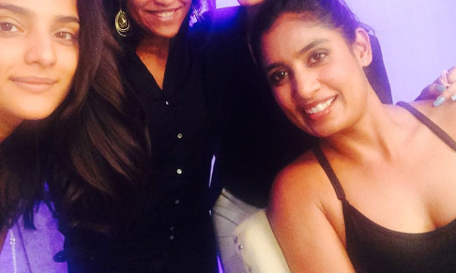 मिताली ने ग्लैमरस ड्रेस में पोस्ट किया फोटो तो हो गईं ट्रोल, यूजर्स ने कहा- तुम क्रिकेटर नहीं....