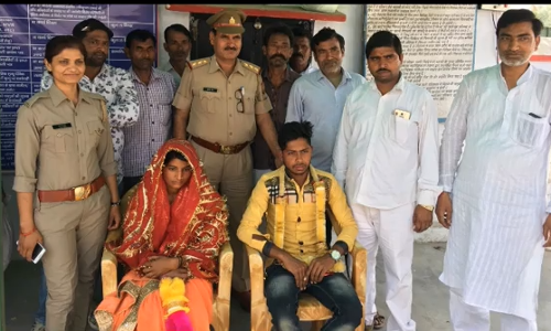 पुलिस की मौजूदगी में थाना परिसर के पास बने मंदिर में हुयी प्रेमी जोड़े की शादी,  देखने बड़ी संख्या में जुटे लोग