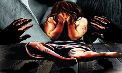 मेरठ: 7 साल की बच्ची के साथ 16 साल के लड़के ने किया रेप, जिंदगी और मौत के बीच जूझ रही मासूम मेरठ: 7 साल की बच्ची के साथ 16 साल के लड़के ने किया रेप, जिंदगी और मौत के बीच जूझ रही मासूम