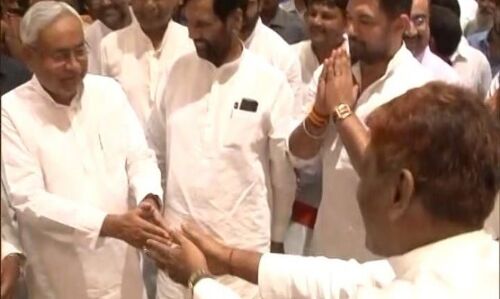 NDA के डिनर में नहीं पहुंचे मोदी के ये मंत्री, सीटों की खींचतान जारी