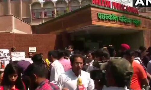 एल्कॉन पब्लिक स्कूल के छात्रा के आत्महत्या मामले में स्कूल प्रिंसिपल के साथ 3 गिरफ्तार एल्कॉन पब्लिक स्कूल के छात्रा के आत्महत्या मामले में स्कूल प्रिंसिपल के साथ 3 गिरफ्तार