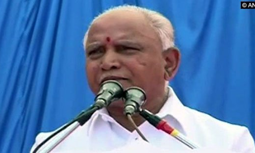 येदियुरप्पा बोले- जो वोट देने ना आए, उसके हाथ पैर बांधकर बीजेपी के पक्ष में वोट दिलाओ येदियुरप्पा बोले- जो वोट देने ना आए, उसके हाथ पैर बांधकर बीजेपी के पक्ष में वोट दिलाओ