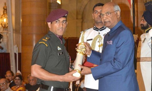 धोनी ने खुद खोला राज, बताया- वर्दी पहनकर क्यों लिया पद्म भूषण सम्मान