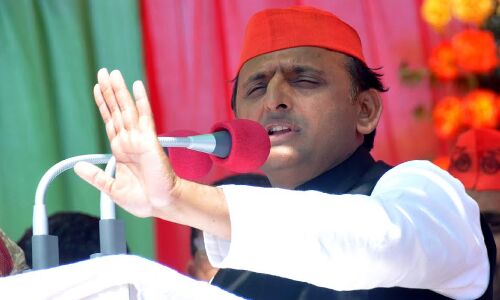 हार से डरकर पीएम रोड पर उतरे, अब निर्णय आपको करना है - अखिलेश यादव