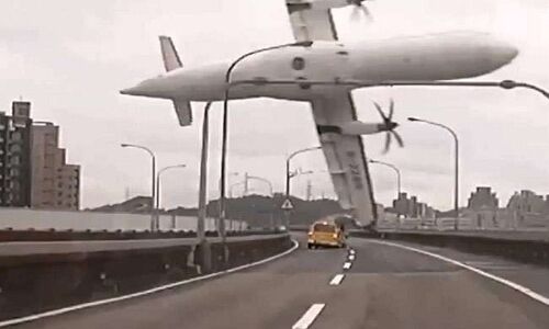 आग के गोले में बदला विमान, क्रैश होने का लाइव वीडियो हुआ वायरल