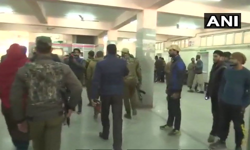 श्रीनगर : श्री महाराजा हरि सिंह अस्पताल पर आतंकी हमला, दो आतंकी फरार, 1 पुलिसकर्मी शहीद