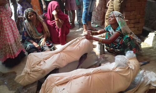 कासगंज दो मासूमों की हत्या से मची सनसनी, दोनों चचेरे भाई कल से थे लापता कासगंज दो मासूमों की हत्या से मची सनसनी, दोनों चचेरे भाई कल से थे लापता