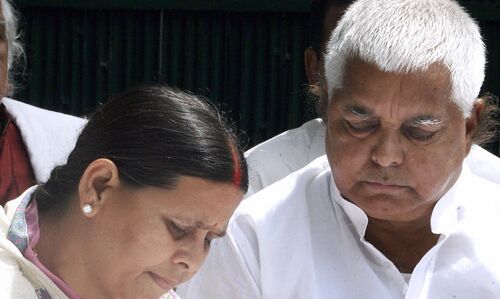 लालू यादव और राबड़ी देवी को बड़ा झटका, विशेषाधिकार का दर्जा खत्म!