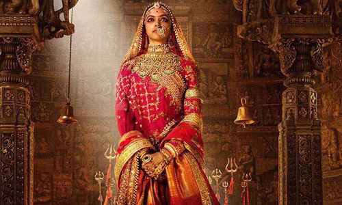 राजस्थान के सिनेमा हॉल में चला पद्मावती, करणी सेना ने बोला हमला, देखें वीडियो