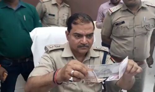 पुलिस ने नकली नोट बनाने वाले 2 आरोपी को किया गिरफ्तार, 2 लाख 90 हज़ार के नकली नोट बरामद