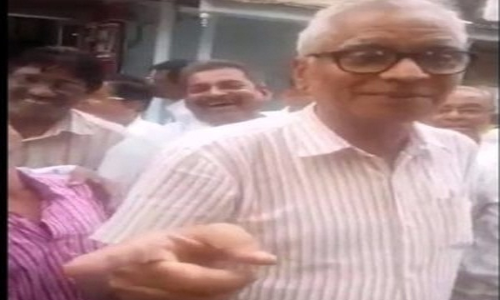 GST के विरोध में व्यापारी बोला- ऐ प्यारे मोदी ये जुल्म ना कर, अपनों पे सितम और गैरों पे करम, वीडियो वायरल GST के विरोध में व्यापारी बोला- ऐ प्यारे मोदी ये जुल्म ना कर, अपनों पे सितम और गैरों पे करम, वीडियो वायरल