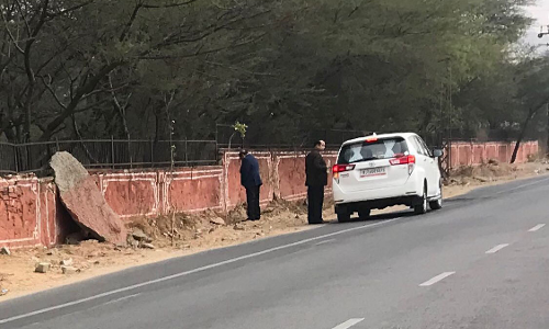 राजस्थान : सड़क किनारे पेशाब करते मंत्री की तस्वीर हुई वायरल, बोले- यह कोई बड़ा मुद्दा नहीं राजस्थान : सड़क किनारे पेशाब करते मंत्री की तस्वीर हुई वायरल, बोले- यह कोई बड़ा मुद्दा नहीं