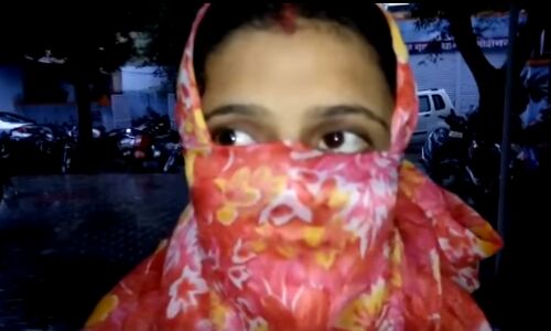 मौलवी ने महिला से किया रेप, देखें वीडियो मौलवी ने महिला से किया रेप, देखें वीडियो