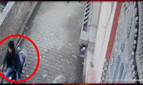 सीसीटीवी में कैद हुई बाइक चोरी की बारदात सीसीटीवी में कैद हुई बाइक चोरी की बारदात