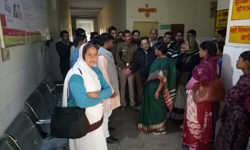 विधायिका द्वारा निरीक्षण में स्वास्थ्य विभाग की उजागर हुई कई बड़ी कमियाँ, रात्री के समय होता है मोबाइल टोर्च से महिलाओ का प्रसव