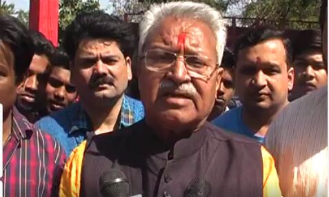 देखें वीडियो: कैसे दे रहे है धमकी बीजेपी के पूर्व अध्यक्ष पुलिस को, अपराध मुक्त यूपी का रिहर्सल शुरू