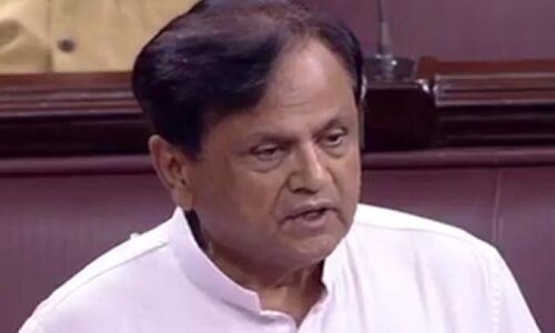 गुजरात हाईकोर्ट ने लगाई कांग्रेस नेता अहमद पटेल को कड़ी फटकार गुजरात हाईकोर्ट ने लगाई कांग्रेस नेता अहमद पटेल को कड़ी फटकार