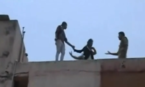 रिजल्ट से नाराज़ होकर दो छात्राएं स्कूल की छत पर चढ़ी, जानें- फिर क्या हुआ?