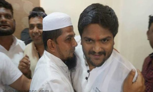 क्या पटेलों के सिर से उतरने लगा हार्दिक का खुमार!