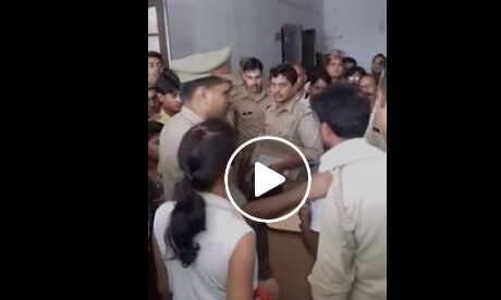 जब छात्रा ने गुस्से में की एसएसपी ऑफिस में मजनू की पिटाई, देखें वीडियो