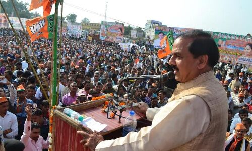 2018 तक एक भी गांव, मजरा बिना बिजली के नहीं रहेगा - डॉ महेश शर्मा 2018 तक एक भी गांव, मजरा बिना बिजली के नहीं रहेगा - डॉ महेश शर्मा