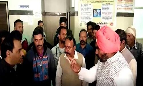 मध्यप्रदेश: बीजेपी नेता ने डॉक्टर के साथ किया अभद्र व्यवहार मध्यप्रदेश: बीजेपी नेता ने डॉक्टर के साथ किया अभद्र व्यवहार