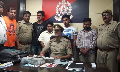 गाजियाबाद पुलिस ने 19 लाख की लूट का किया चार घंटे में खुलासा, आरोपी पूरे रूपये समेत गिरफ्तार