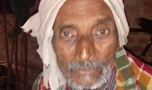 रजमना गांव मे डकैतो का धावा: डकैतो ने दरवाजे पर लेटे बुजुर्ग को तमंचा लगाकर खुलवाकर घर मे घुसकर की लूटपाट