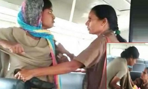 VIDEO: जब महिला कांस्टेबल और कंडक्टर के बीच बस में चले लात-घूंसे, फिर..