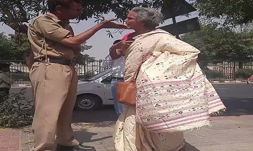 वीडियो: पुलिस ने रोका तो महिला बोली- बता दूंगी औकात, कहा चोर